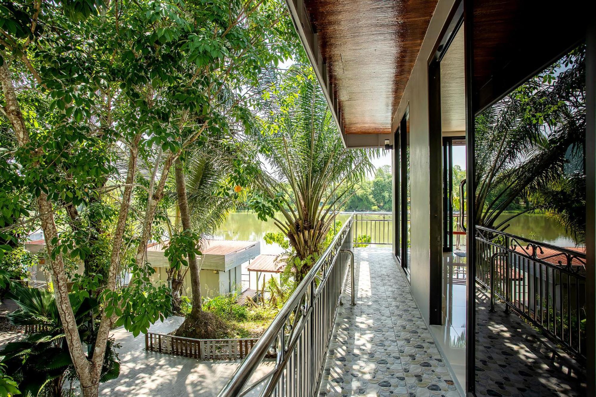 Neenlawat Riverside Surat Thani Extérieur photo